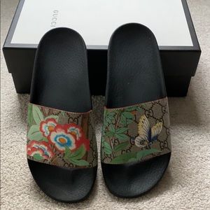 Gucci supreme slides EUC
